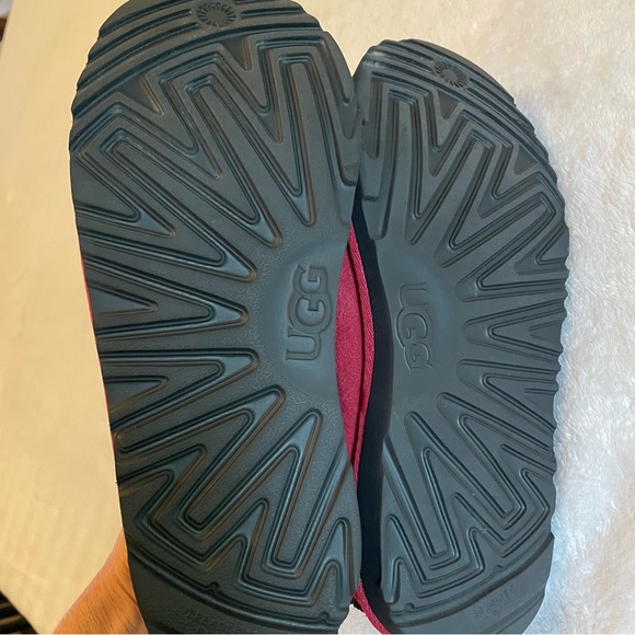 Uggs - size 5 kids (7 Womans) - Picture 12 of 15